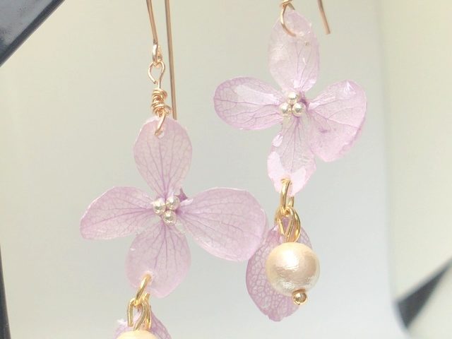 Uv Ledライトとレジンで作った 紫陽花 あじさい ピアス マダムroseの手芸部